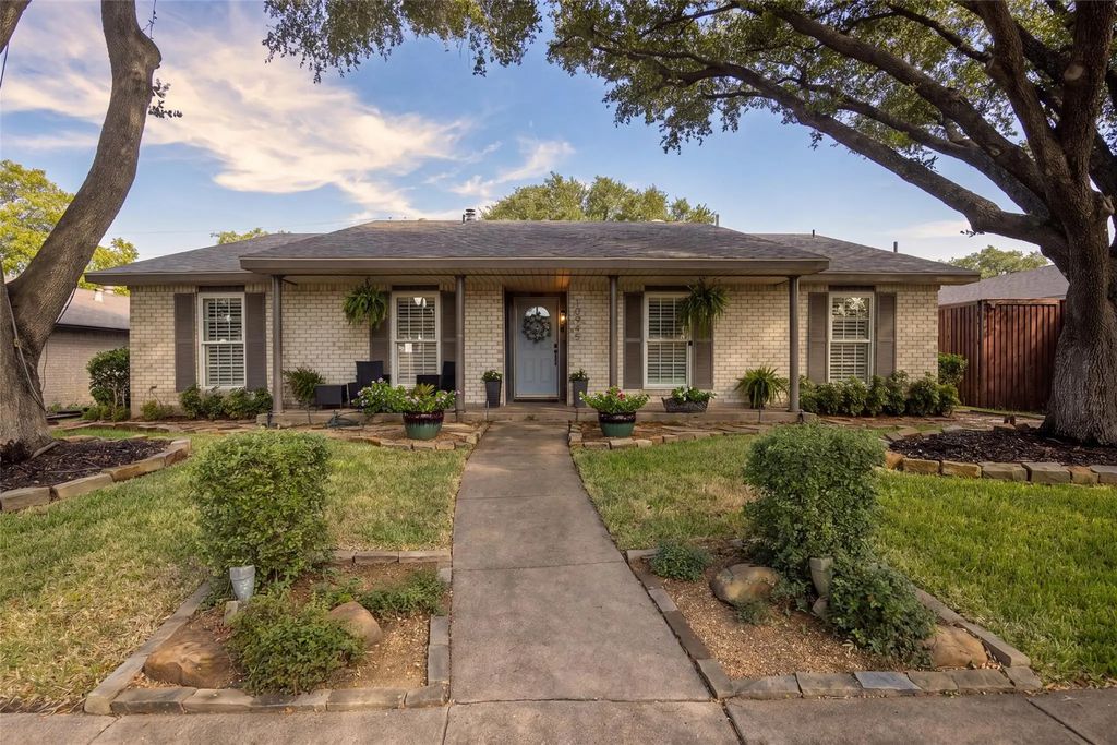 10945 Middle Knoll Drive, Dallas