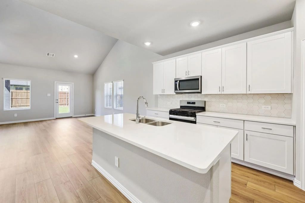 10812 Colonial Heights Lane, Fort Worth