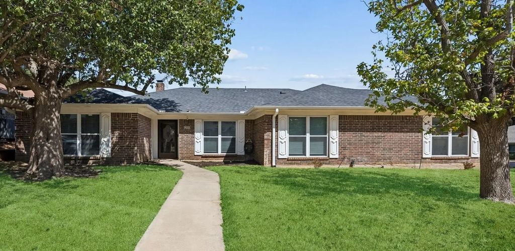 900 Rosewood Court, Euless
