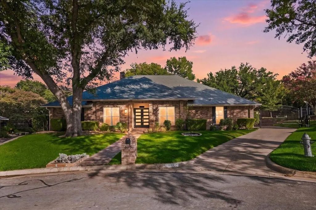 805 Shadycreek Court, Arlington