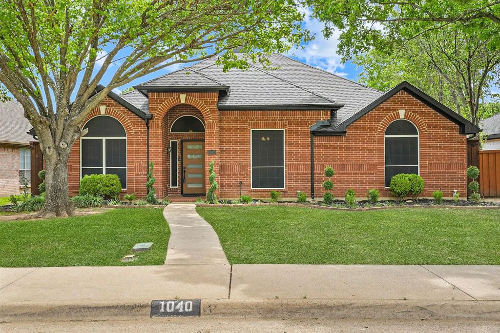 1040 Essex Drive, Cedar Hill