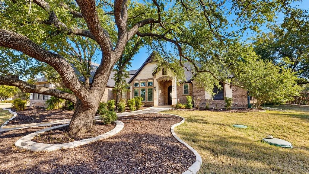 1729 Bent Tree Court, Granbury