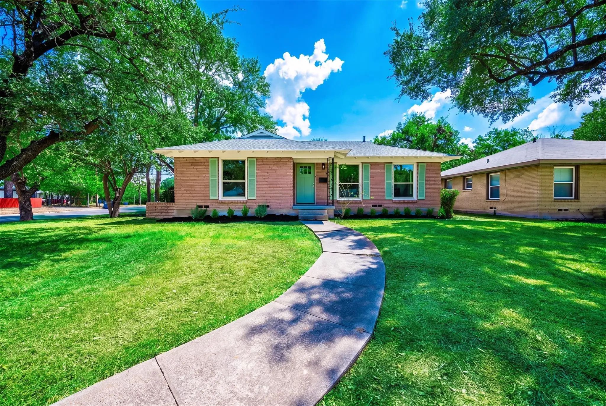 Photo of Listing #21390295