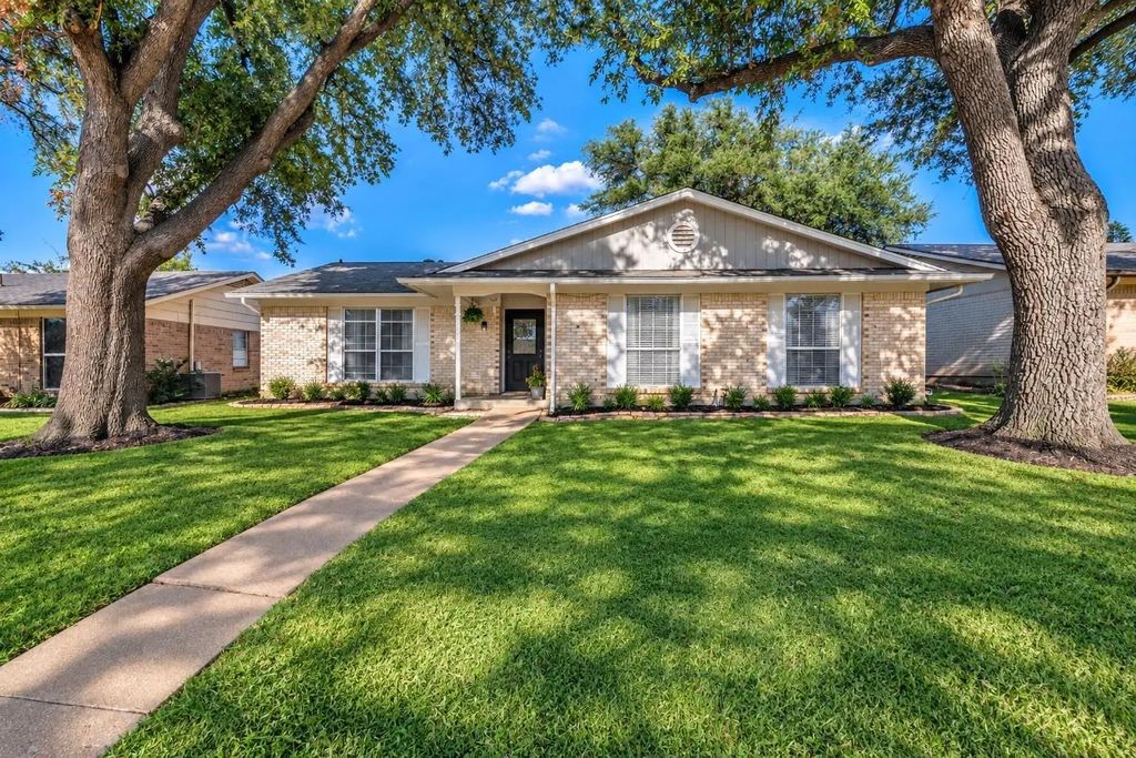 2920 Sidney Drive, Mesquite
