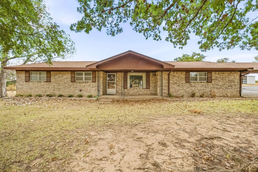 780 Highway 587, De Leon