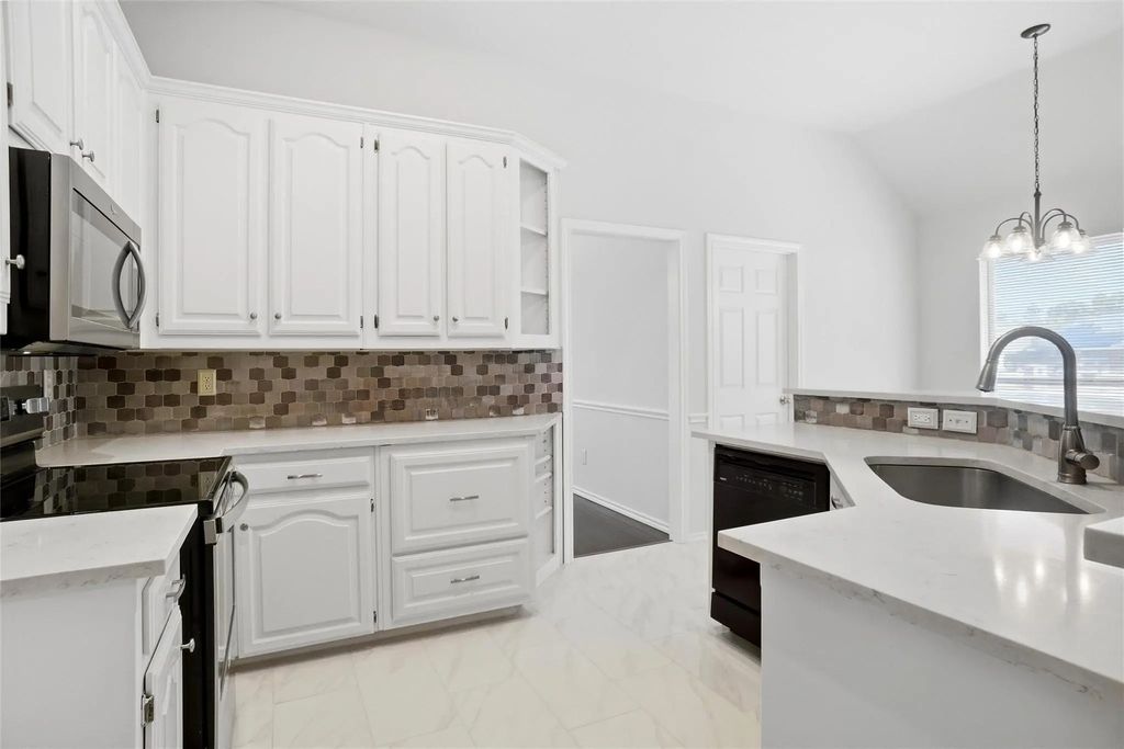221 Brazil Drive, Hurst