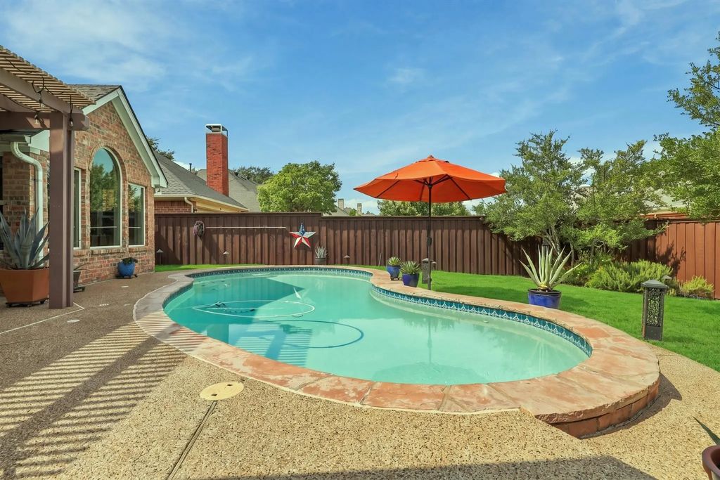 942 Village Parkway, Coppell