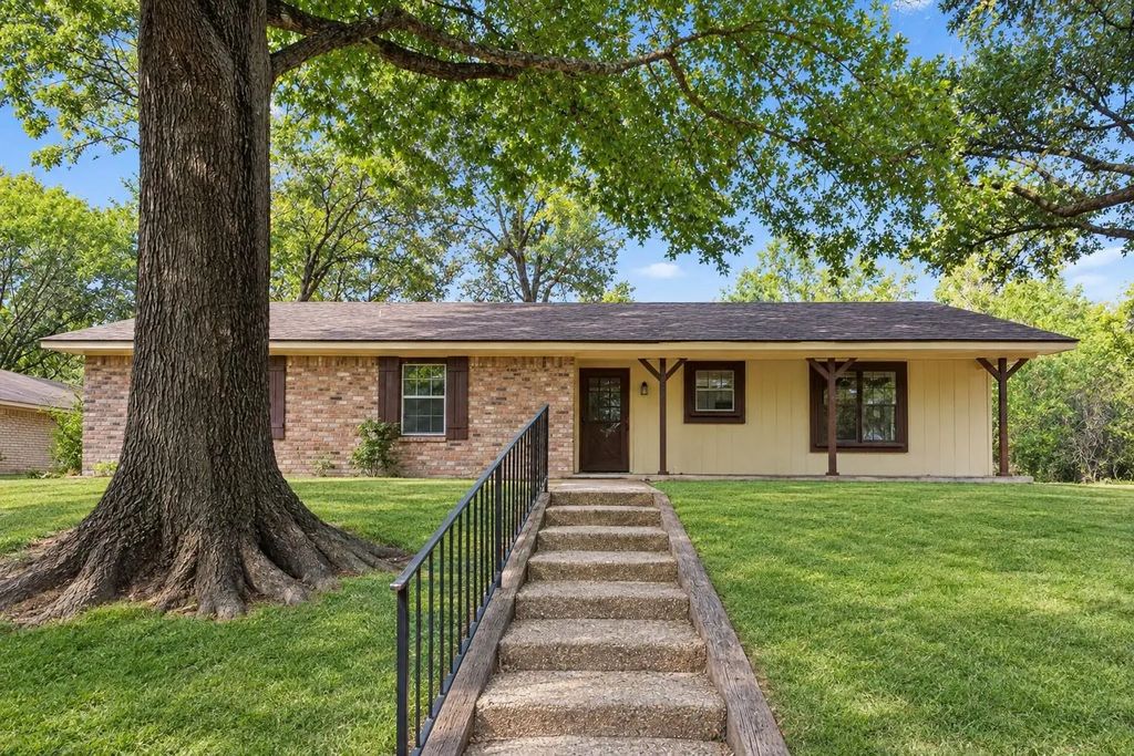 1724 Glenbrook Street, Corsicana
