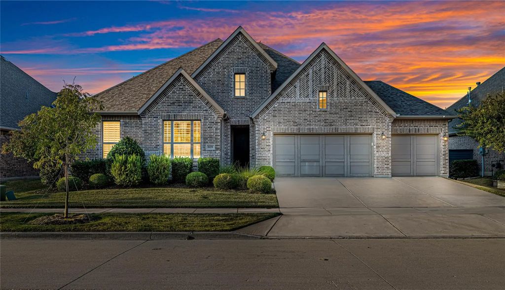 829 Boardwalk Way, Little Elm