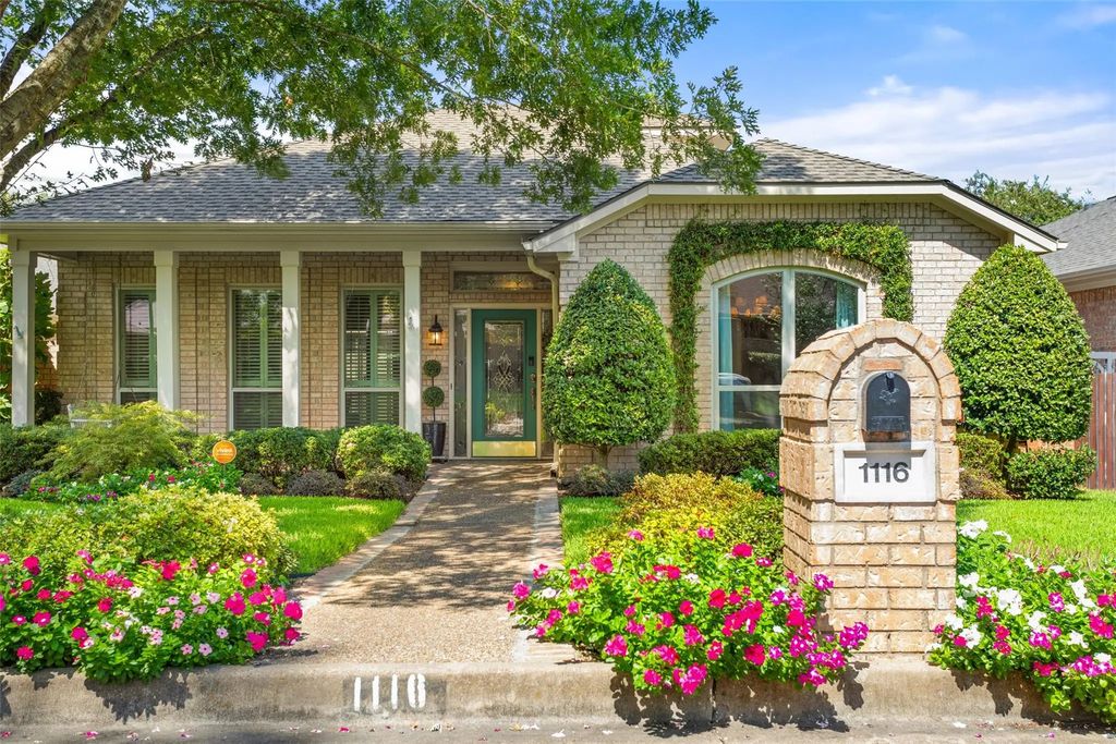 1116 Oak Garden Circle, Tyler