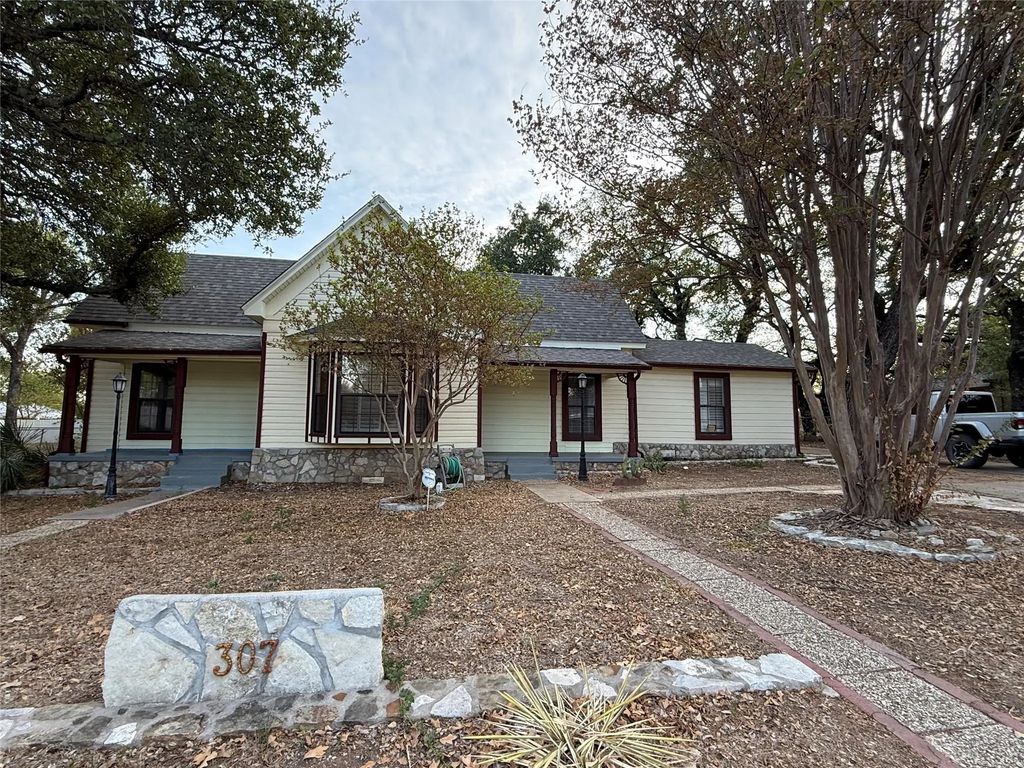307 Mission Street, Glen Rose