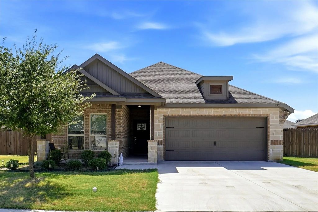 952 Sam Street, Springtown
