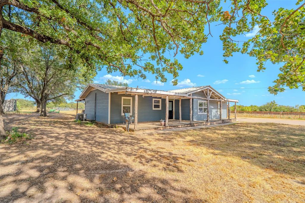 611 Billings Road, Tolar