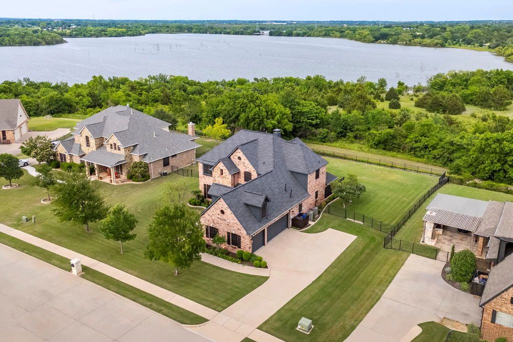 1017 Hilltop Drive, Lavon