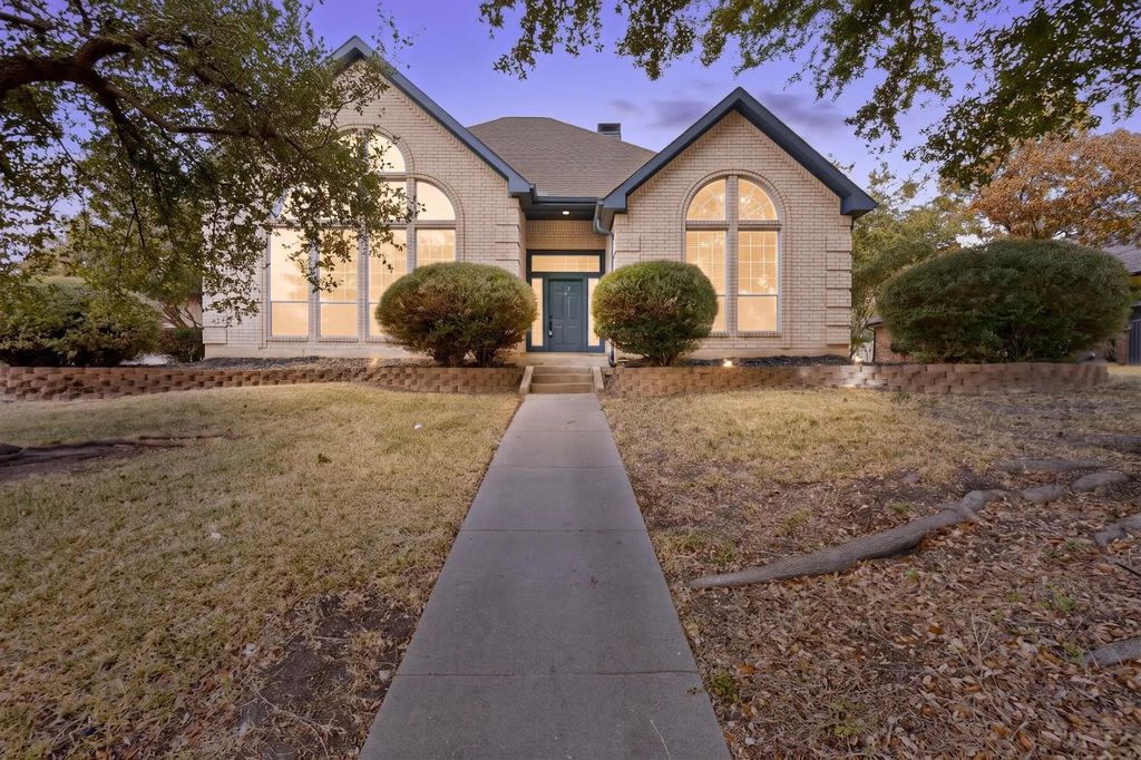2002 Clearview Drive, Ennis