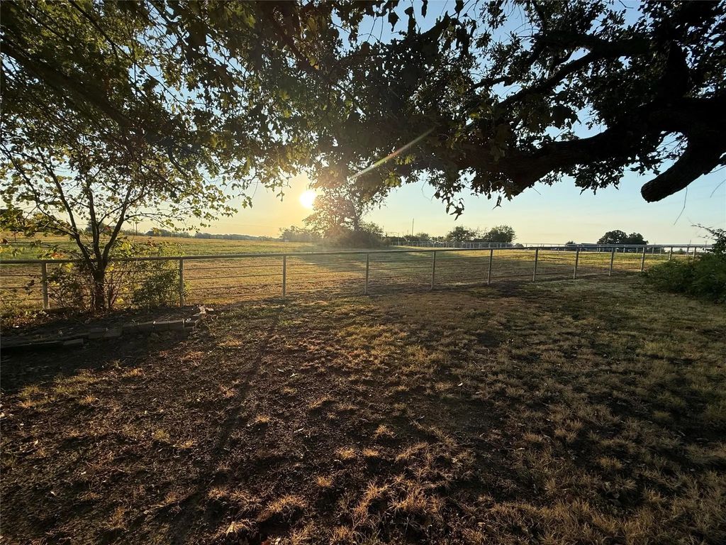 177 County Road 3341 N, Sulphur Springs
