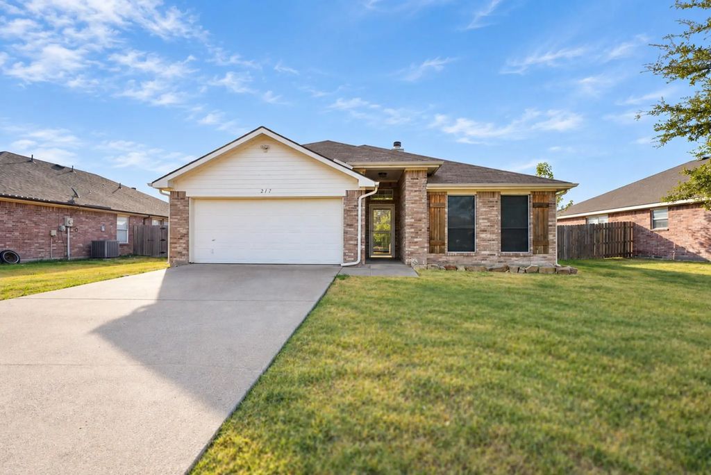 217 Windsor, Forney
