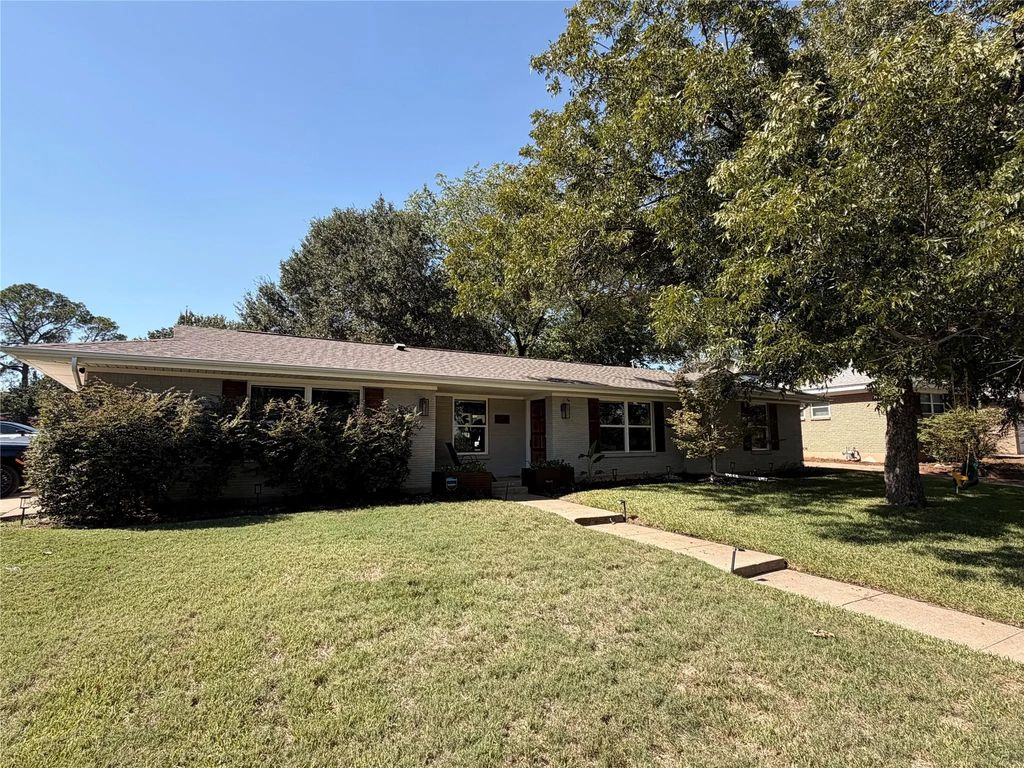 721 Hurstview Drive, Hurst