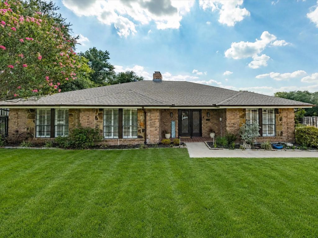 8505 Treetop Court, Fort Worth