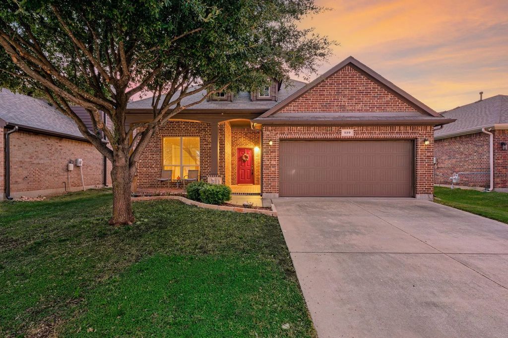 529 Branding Iron Trail, Fort Worth