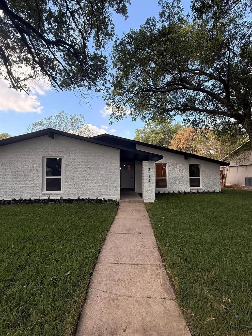 3225 Collins Boulevard, Garland