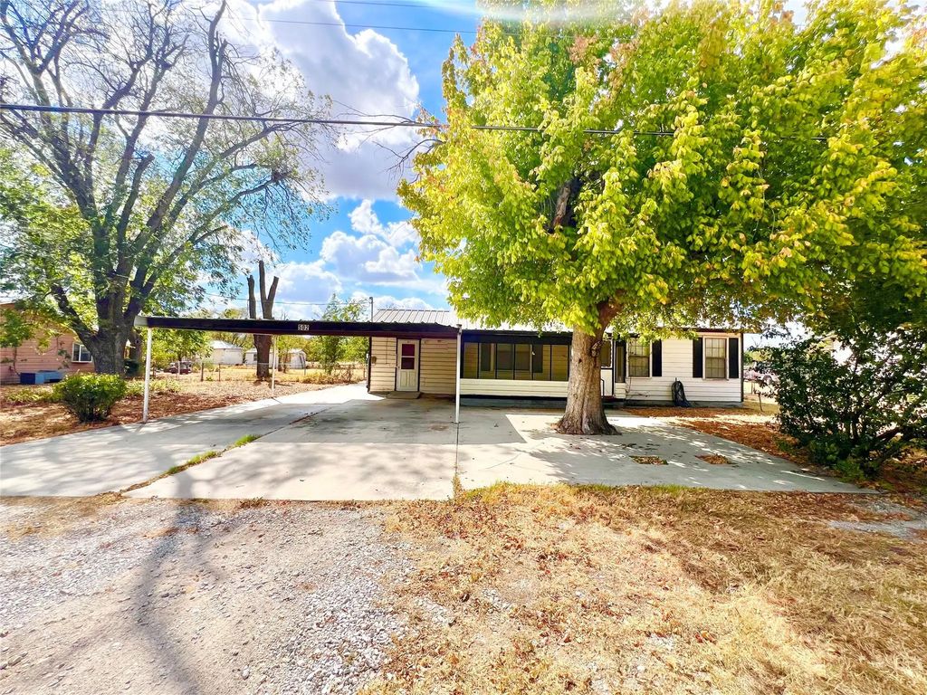 502 N Sixth Street, Bangs