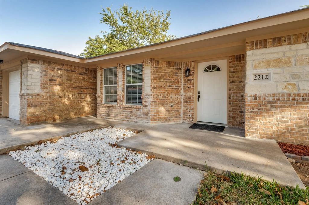 2212 Piedmont Street, Irving