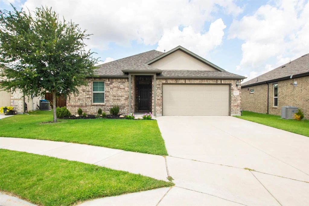 8840 Landergin Mesa Drive, Fort Worth