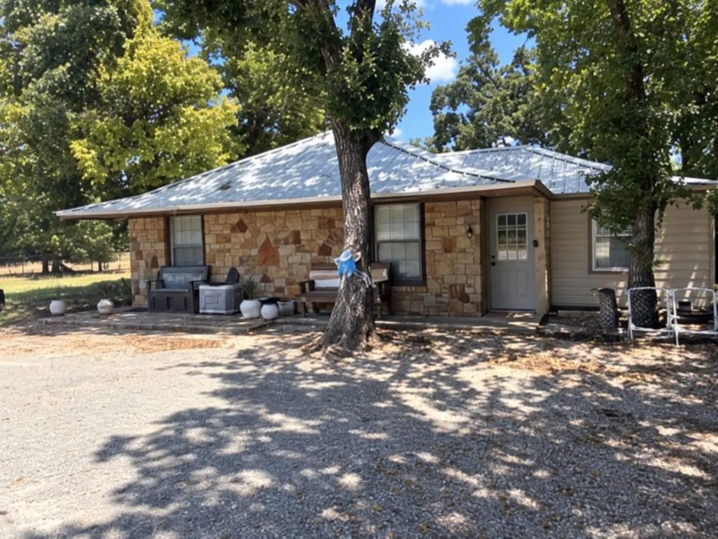 9001 Fm 2210 E, Poolville