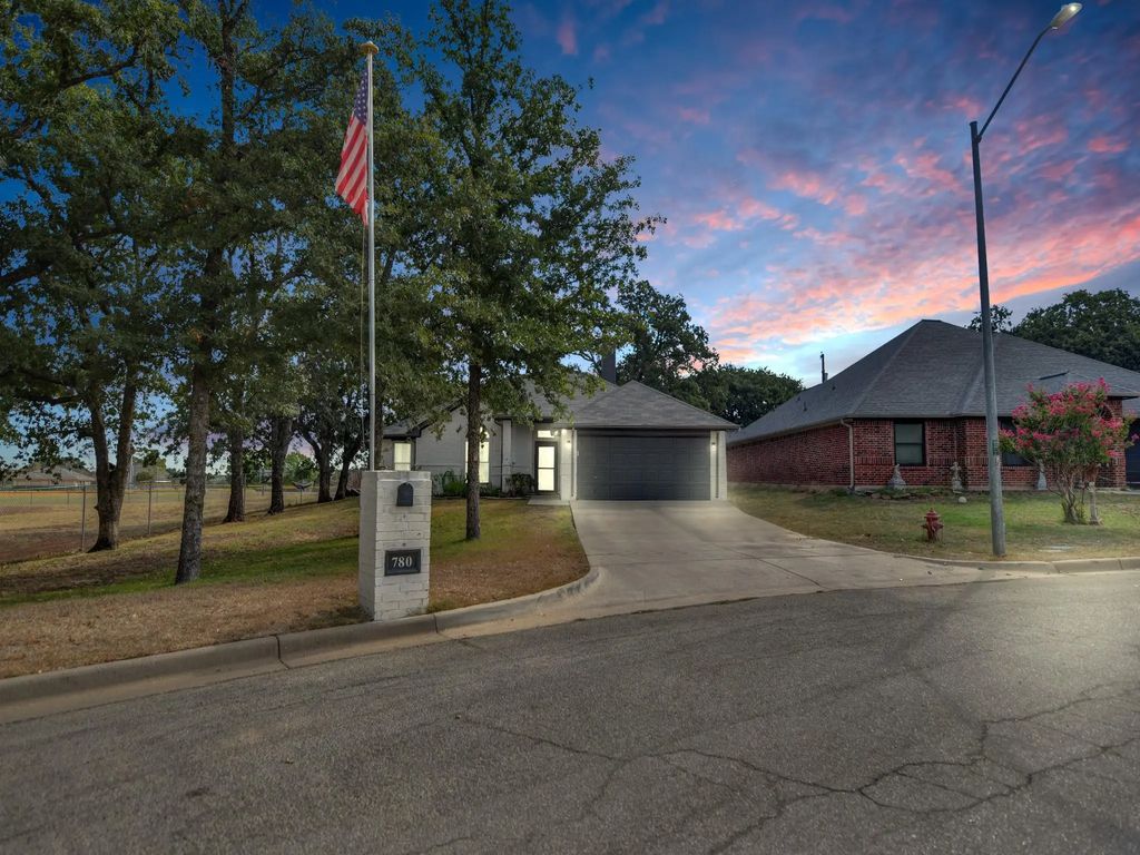 780 Stribling Circle, Azle