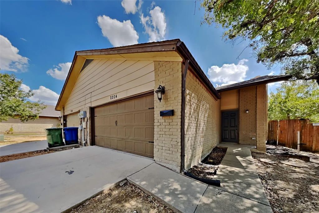 2204 Heritage Circle, Carrollton