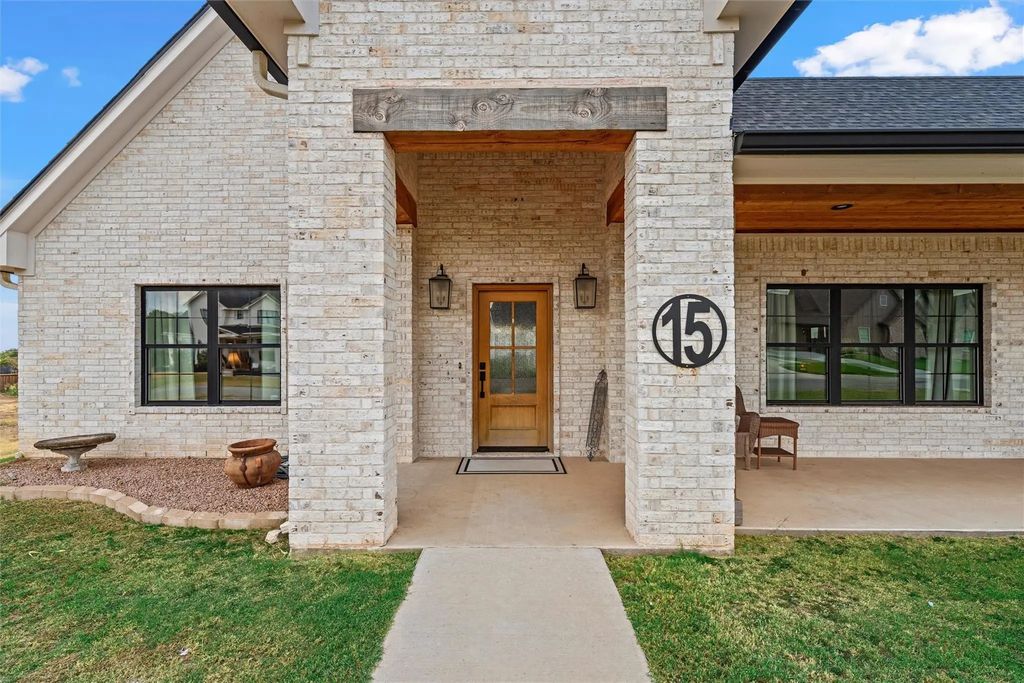 15 Pareya Circle, West