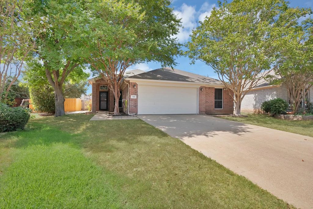 109 Goldeneye Lane, Fort Worth