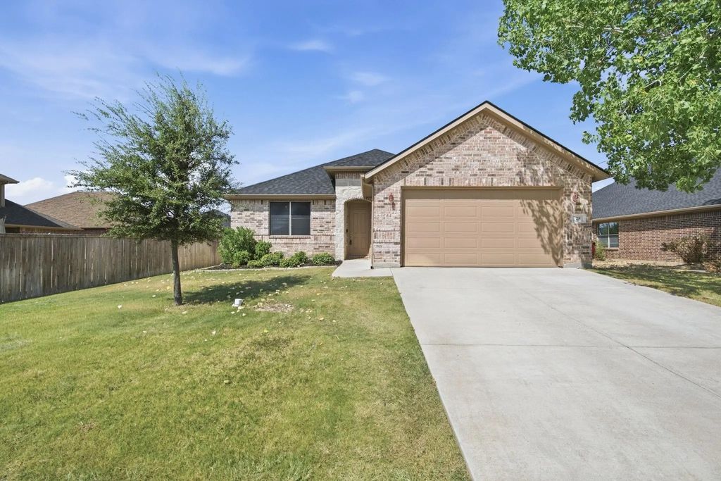 28 S Highland Drive, Sanger