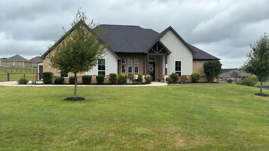 450 Christian Way, Azle