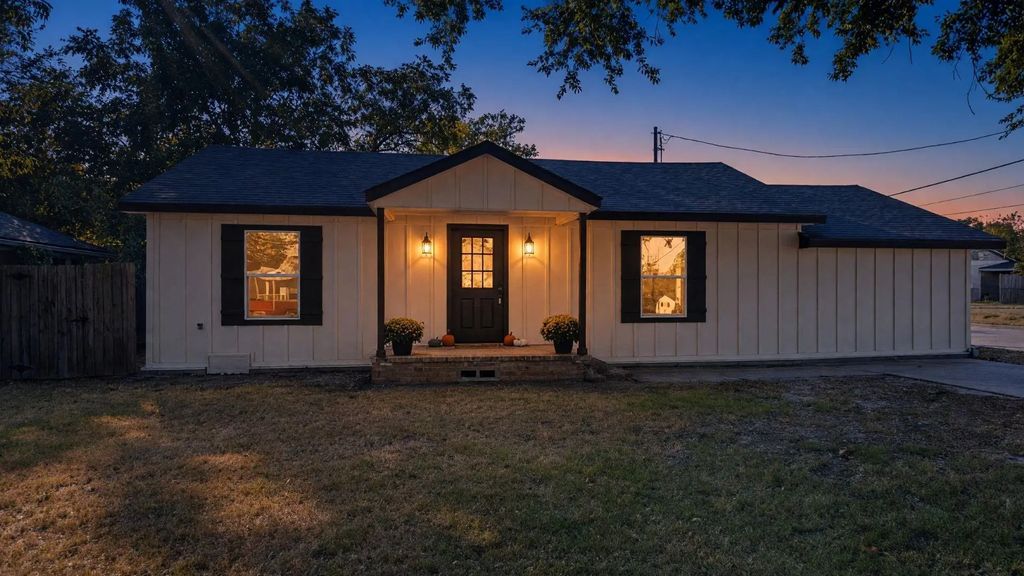 1047 Davis Street N, Sulphur Springs