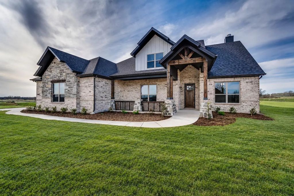 451 Paradise Ridge Drive, Waxahachie