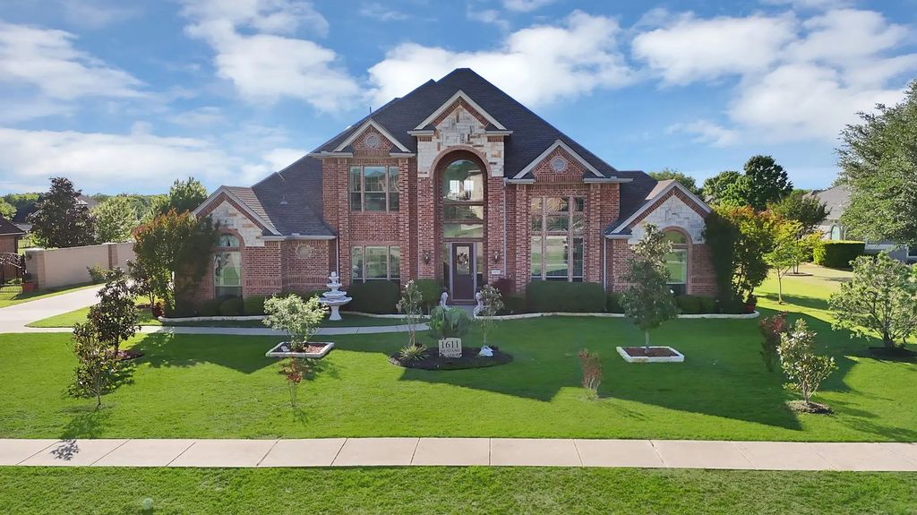 1611 Mustang Court, Cedar Hill