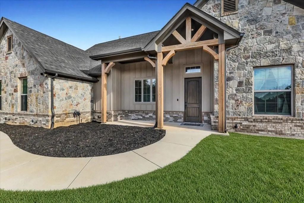127 Paradise Oaks Court, Paradise