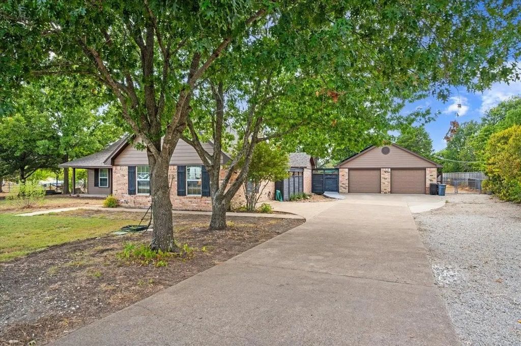 101 Randy Road, Pecan Hill