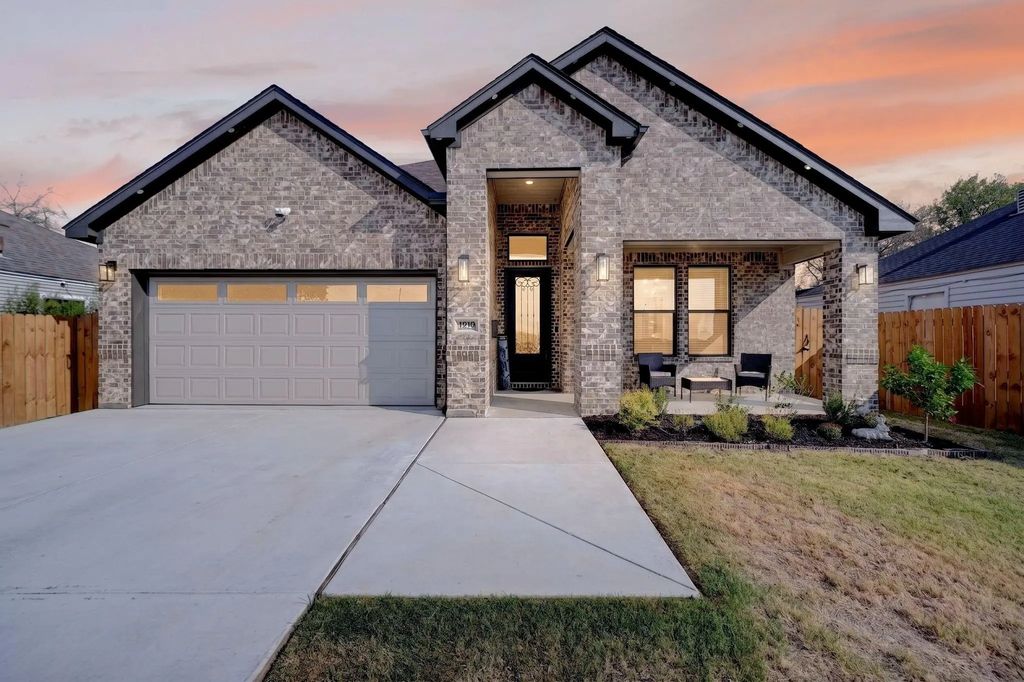 1930 Houston Street, Grand Prairie
