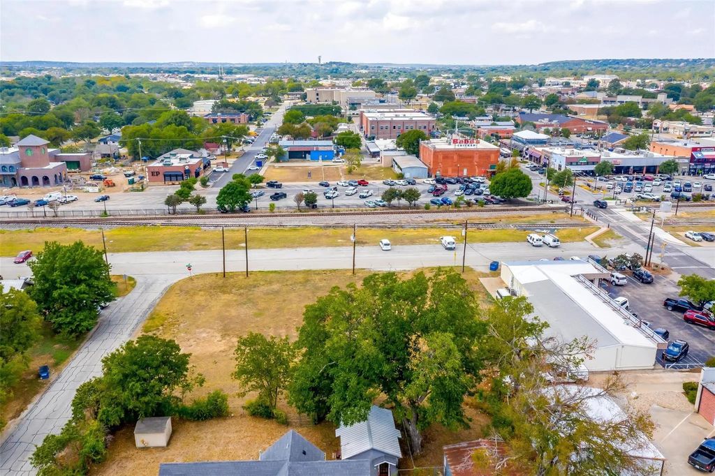 133 Commerce Corner, Burleson