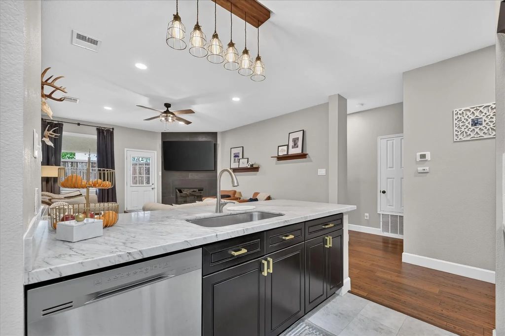 1305 Eagle Wing Lane, Denton