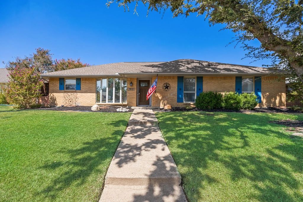 1931 Robin Meadow Drive, Carrollton