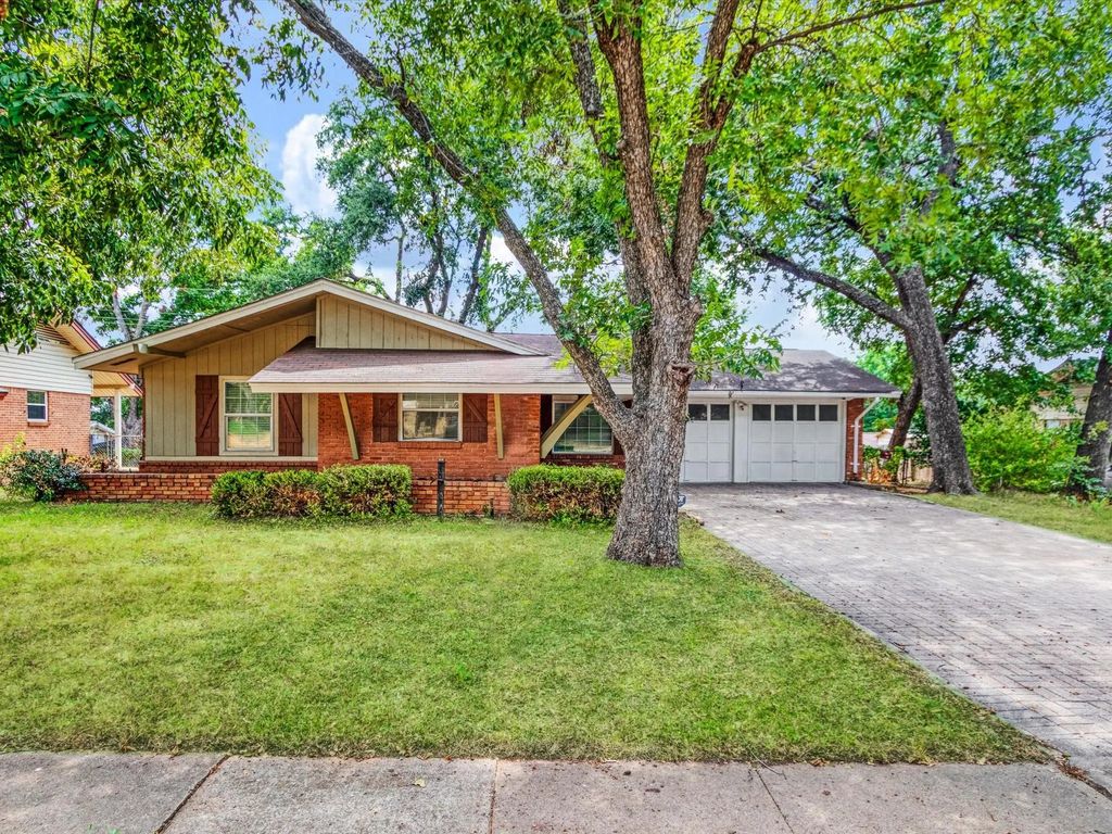 2222 Woodoak Drive, Irving