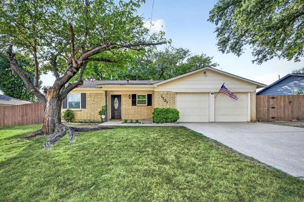 1121 Greendale Drive, Bedford