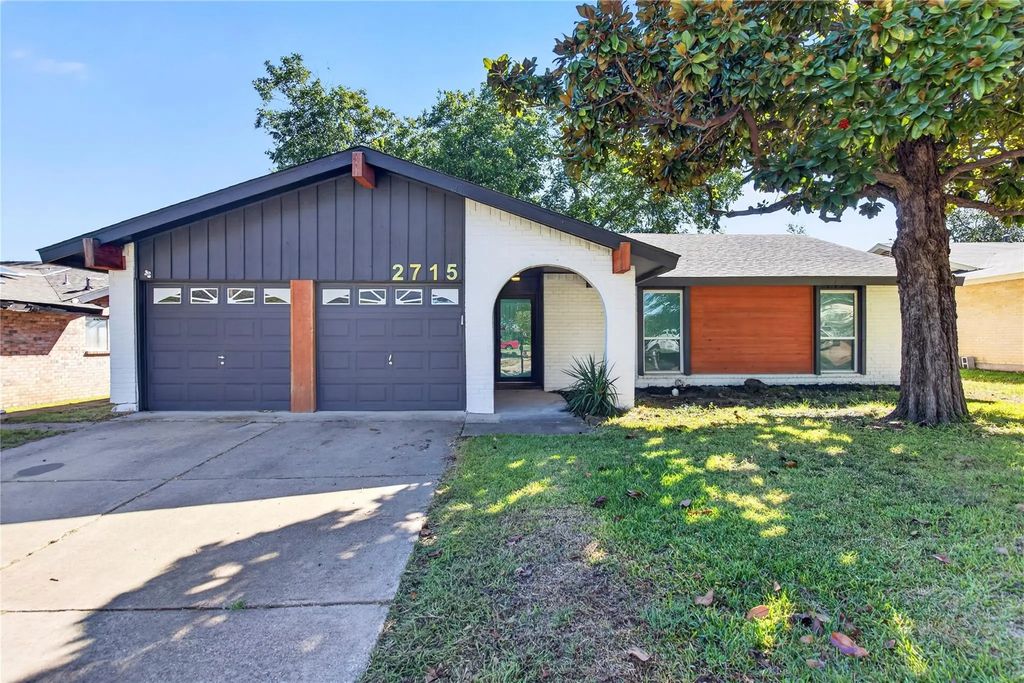 2715 Barrington Place, Arlington