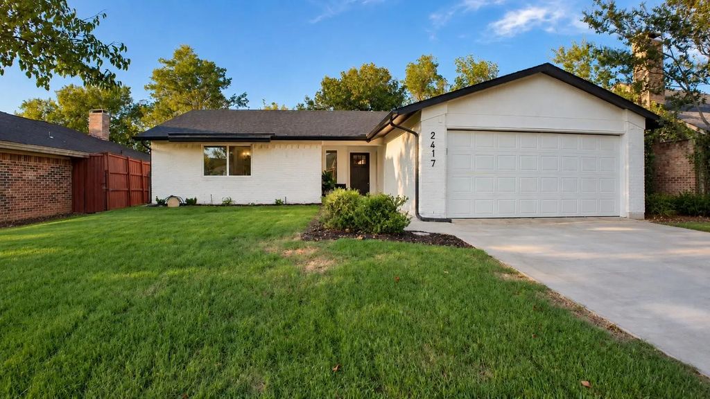 2417 Via Barcelona, Carrollton