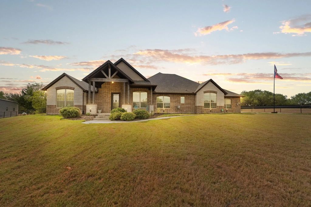 2533 Lime Court, Burleson