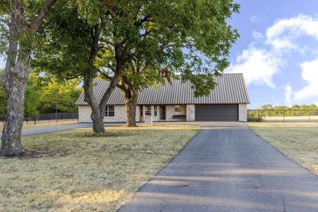 1209 Maple Street, Honey Grove
